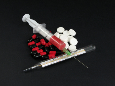 seringue-thermometre-medicaments